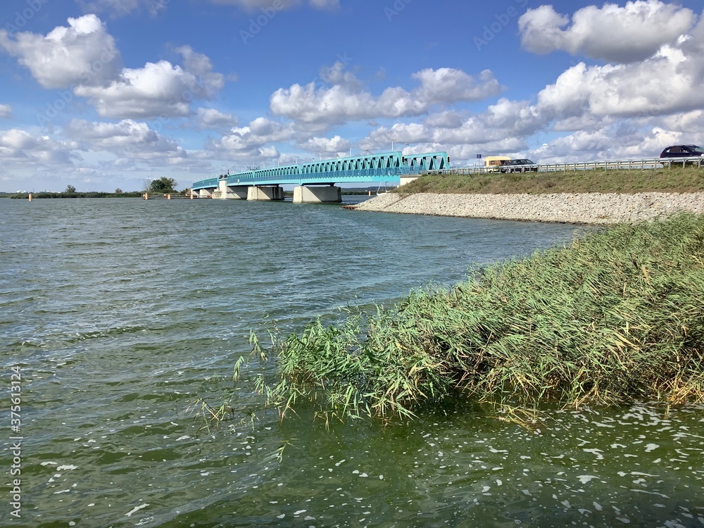 Brücke auf die Ostseeinsel Usedom bei Zecherin, Mecklenburg Vorpommern, Deutschland, Europa 