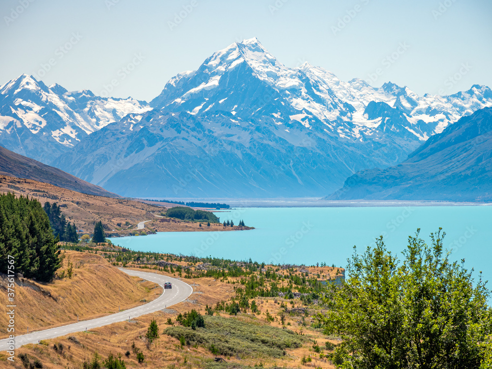 Mt Cook with Lake Pukaki was shot from Peter's Lookout.