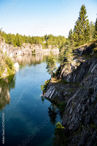Fototapeta Naklejka Na Ścianę i Meble -  mountain lake with clear green water in granite and marble rocks in a natural monument