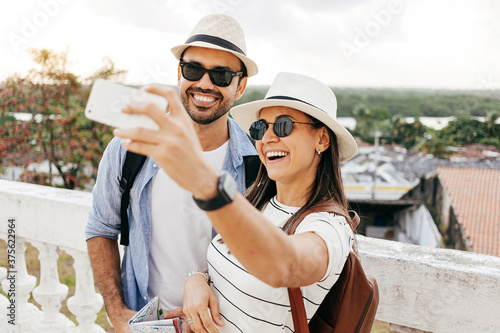 Happy tourist couple taking self portrait. Travel and love concept in Latin America © kleberpicui