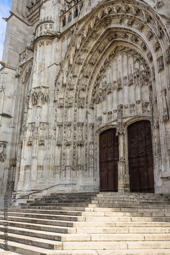 The Cathedral of Saint Peter of Beauvais, Roman Catholic church is of the Gothic style in the Beauvais, France The Cathedral of Saint Peter of Beauvais, Roman Catholic church is of the Gothic style in the Beauvais, France