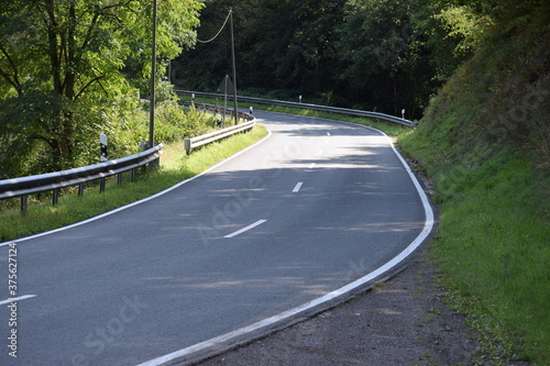 kurvige Sttraße nach Klotten an der Mosel photo