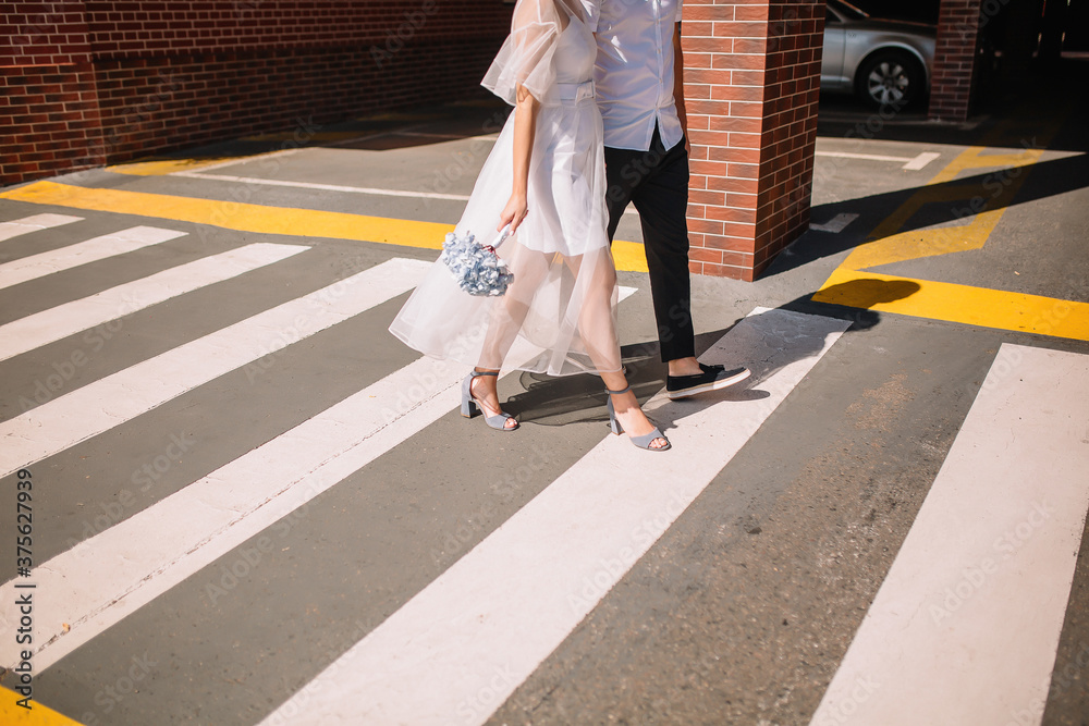 newlyweds walk along the city street