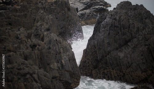 The fight of the rock against the sea. © Adriana Soares Silva