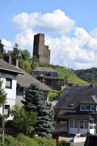 Ruine Coraidelsteinüber Klotten an der Mosel photo