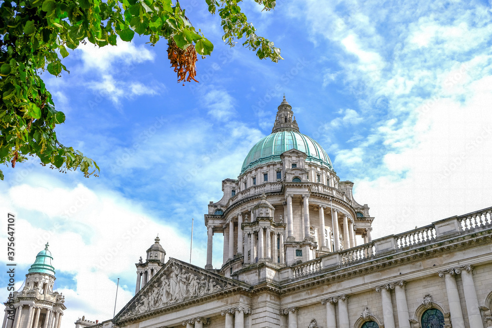 Obraz premium Belfast - August 2019: the exterior of the city hall