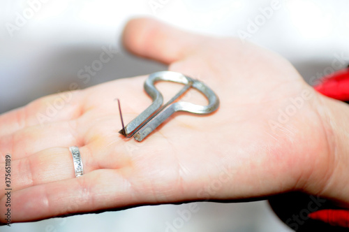 Jew's harp in the palm of one's hand