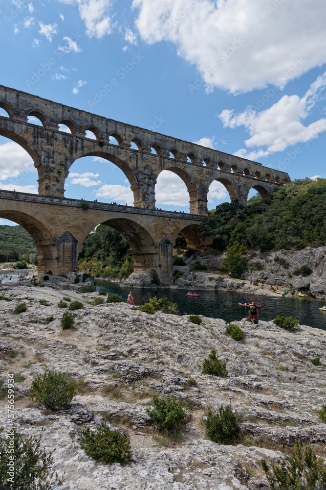 Le pont du Gard et le Gardon - France