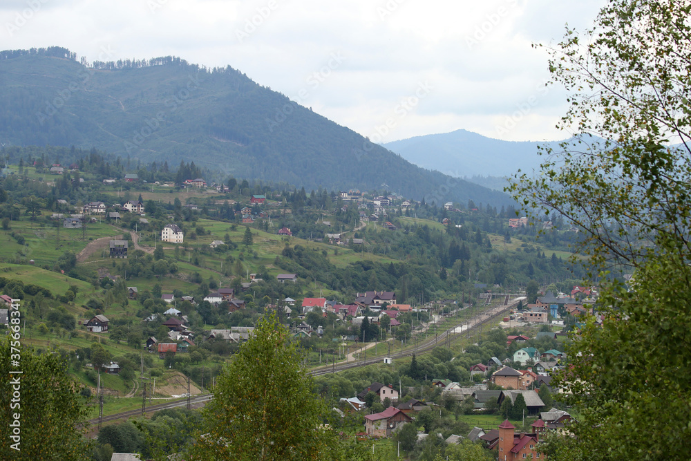 Obraz premium Ukrainian village in the mountains