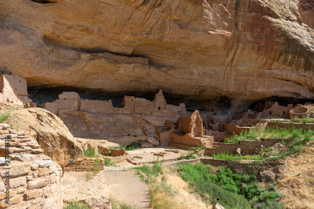 Long House, located on Wetherill Mesa in the western portion of Mesa Verde National Park, CO - USA.
Long House is the second largest cliff dwelling in the park and counts many stairs, rooms and kivas.