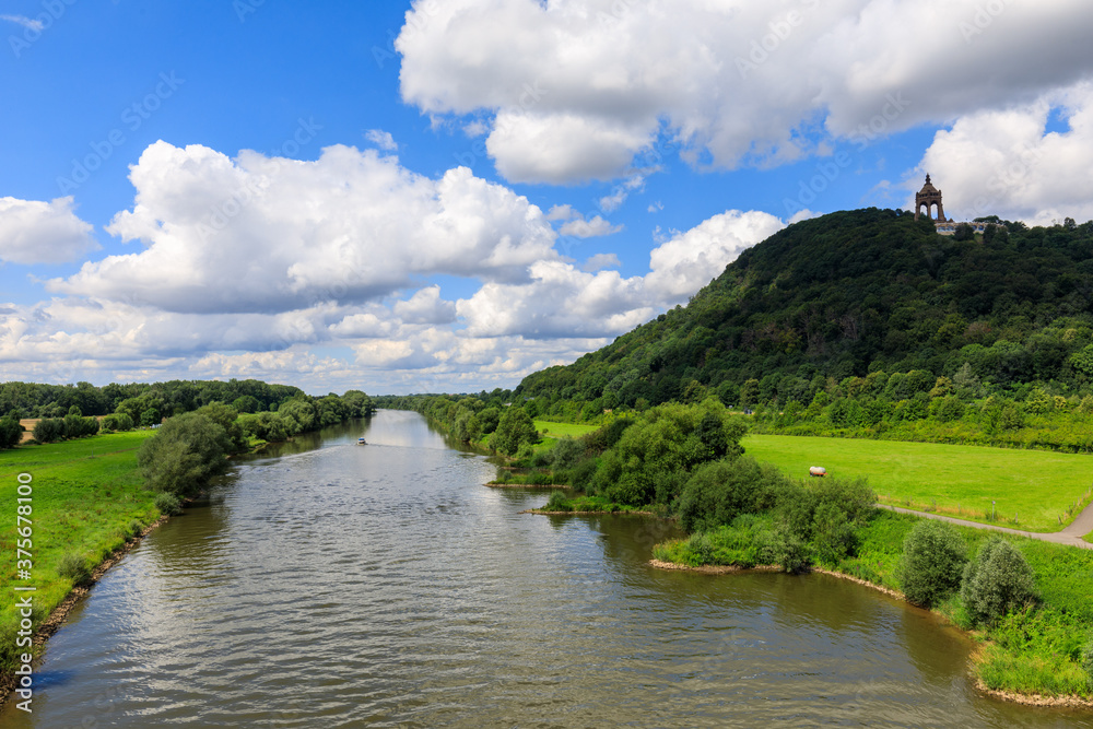 Kaiser-Wilhelm-Denkmal und Weser in der Porta Westfalica