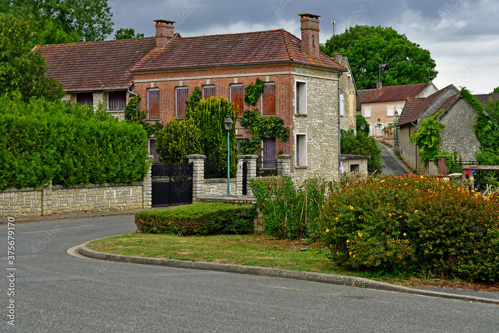 Buhy; France - july 2 2020 : picturesque village in summer
