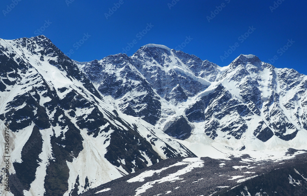 Obraz premium Snowy peaks. Caucasus mountains. Russia