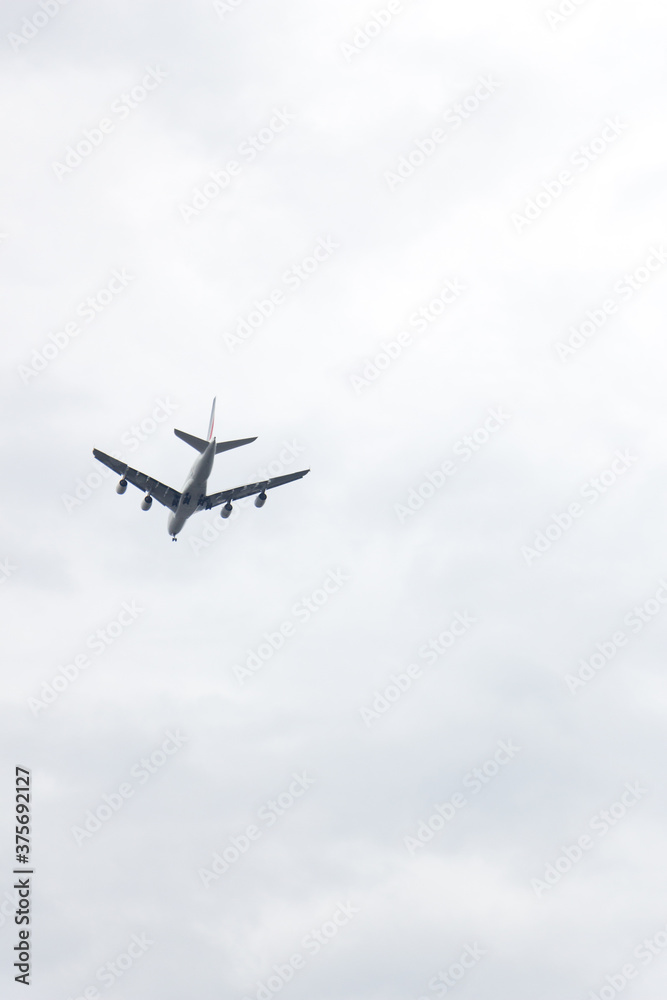 Vista de avión en pleno vuelo. Captura vertical. Vista de avión en pleno vuelo. Captura vertical.