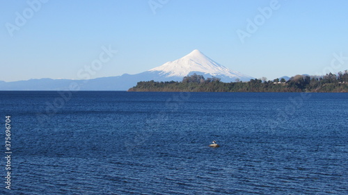 lago. volcán, nieve, cielo