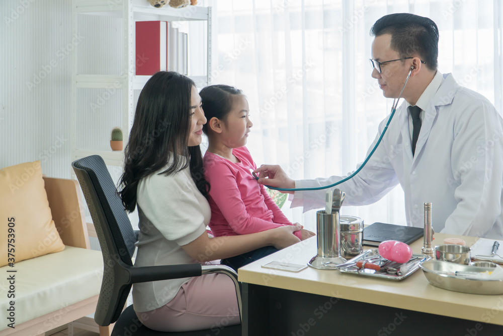  mother and daughter Childhood consult  doctor