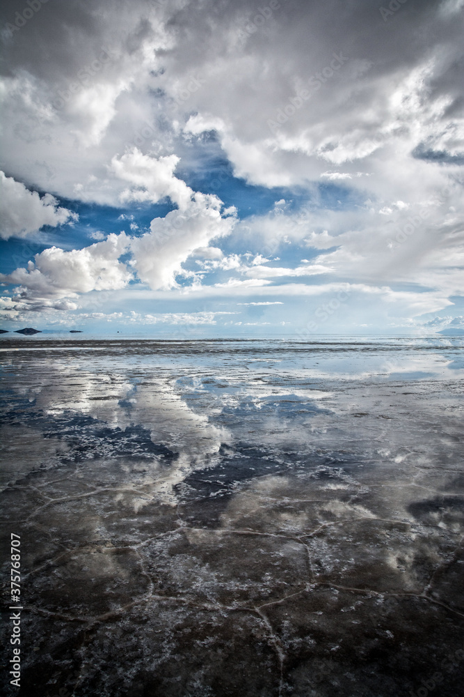 flat uyuni salt and desert , infinite mirror and water flat uyuni salt and desert , infinite mirror and water