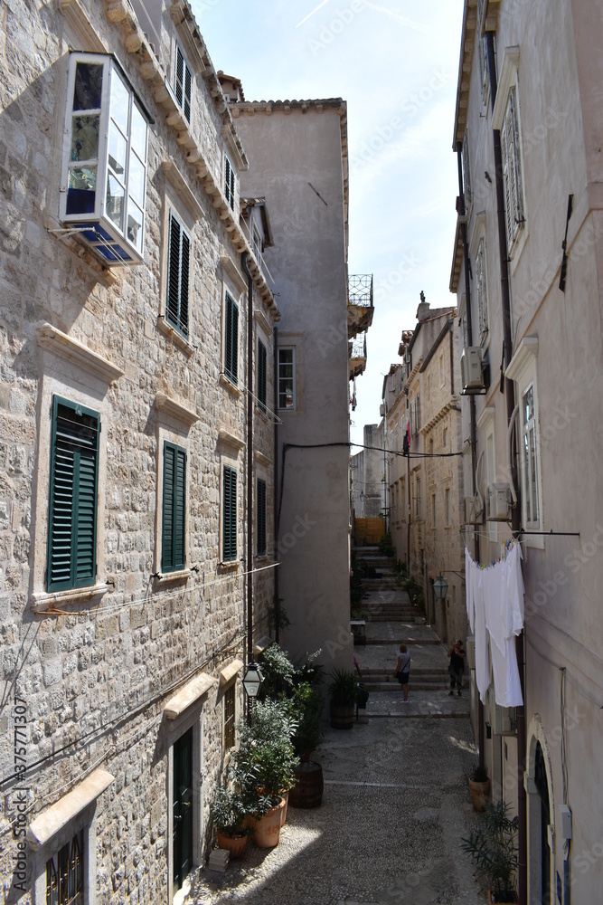 narrow street in dubrovnik's old town