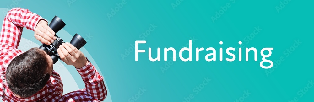 Fototapeta premium Fundraising. Mann bei Beobachtung mit Fernglas. Fokus auf Text/Wort. Panorama Format. Hintergrund blau/türkis.