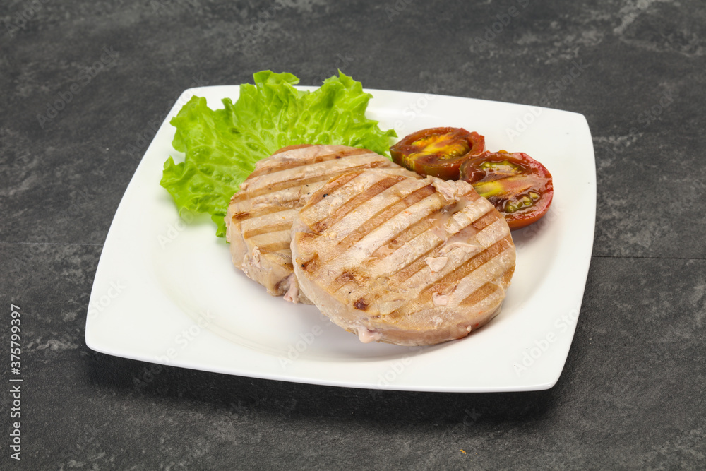 Grilled tuna steak with kumato Grilled tuna steak with kumato