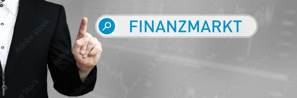 Finanzmarkt. Mann zeigt mit Finger auf Suchfeld im Internet-Browser. Wort/Text (blau) in der Suche. Finanzmarkt. Mann zeigt mit Finger auf Suchfeld im Internet-Browser. Wort/Text (blau) in der Suche.