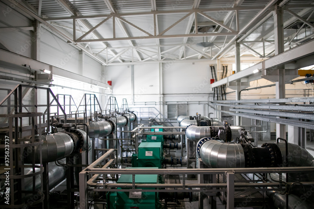 Pump station with inline centrifugal pumps