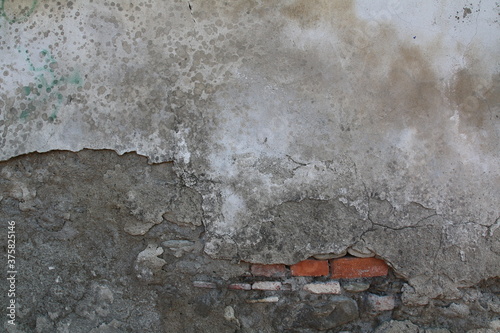 texture di muro rovinato di cemento e mattoni rossi