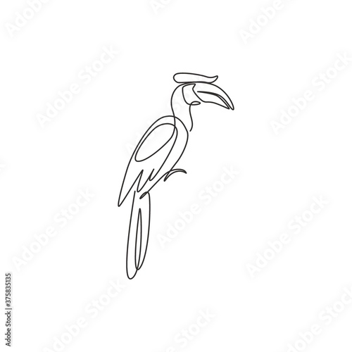One single line drawing of adorable hornbill for zoo logo identity. Large size bird mascot concept for bird lover club icon. Modern continuous line draw design graphic vector illustration