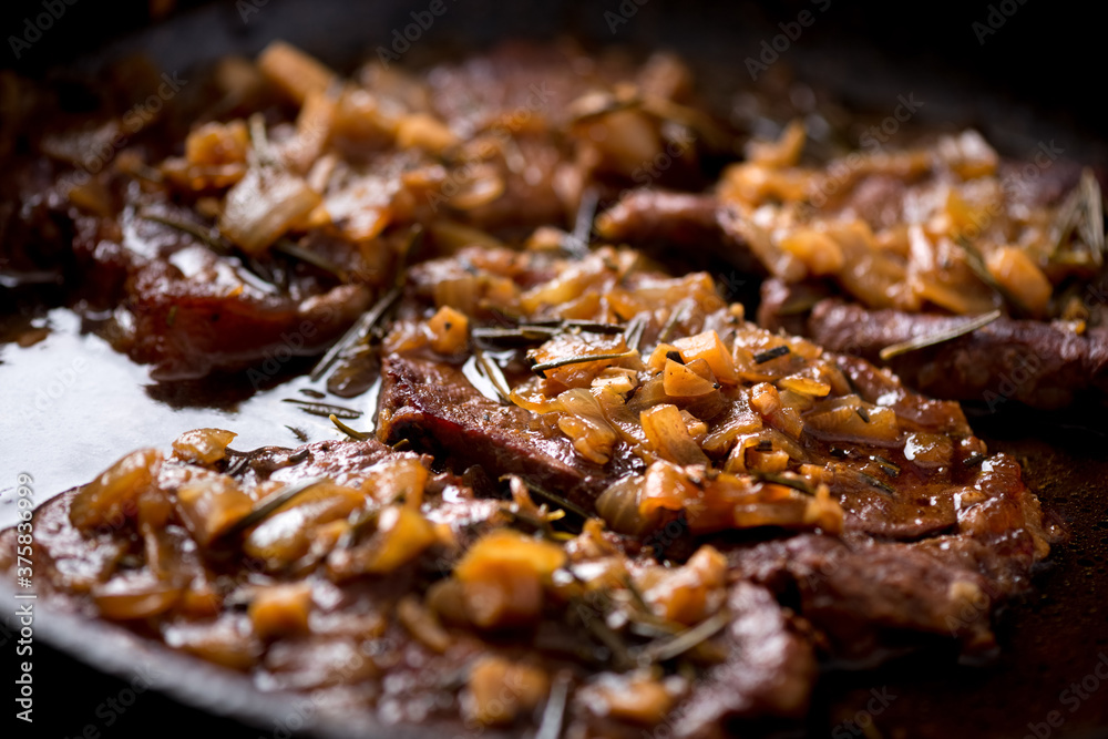 Cooking Steak in Red Wine Balsamic Vinegar Reduciton Cooking Steak in Red Wine Balsamic Vinegar Reduciton