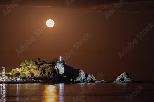 Full moon of September over the rocks of Almuñecar.