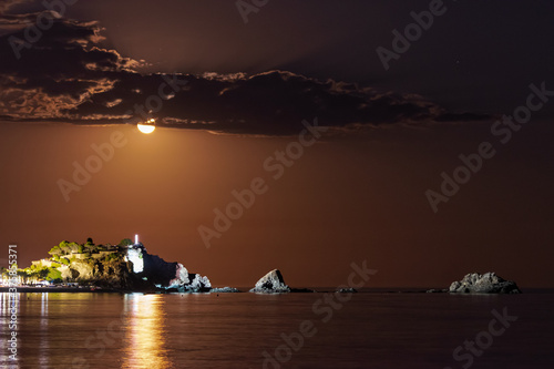 Full moon of September over the rocks of Almuñecar.