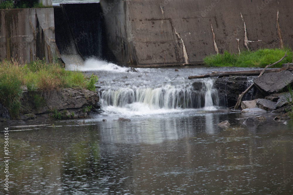 Obraz premium Dam and Cascade