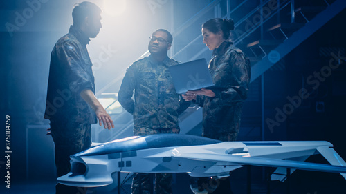Bild auf Leinwand Army Aerospace Engineers Work On Unmanned Aerial Vehicle / Drone