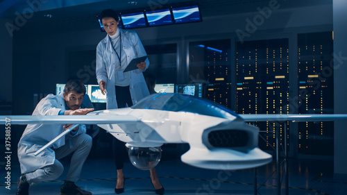 Fotografía Meeting of Aerospace Engineers Working On Unmanned Aerial Vehicle / Drone Prototype