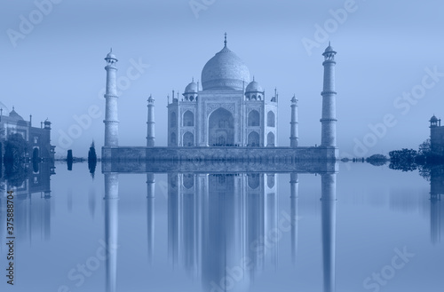 Taj Mahal i zachód słońca - Agra, Indie