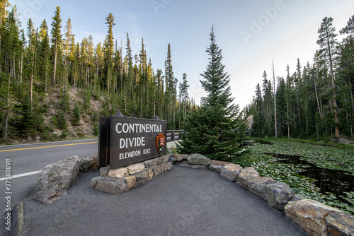 Принти на полотні yellowstone continental divide sign in wyoming