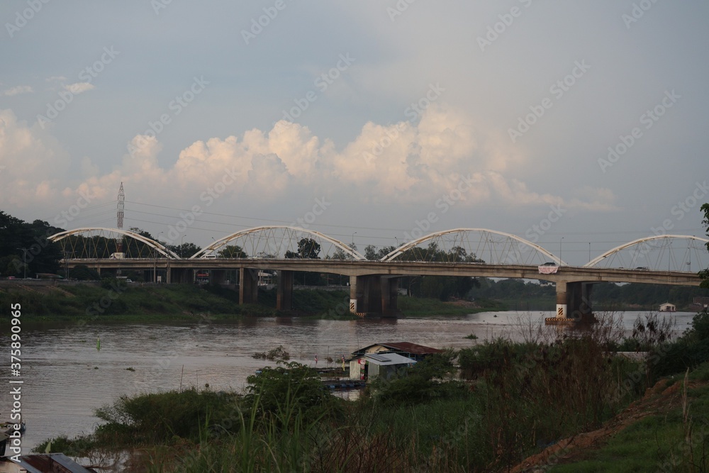 Naklejka premium bridge over the river thames