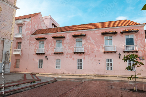 Old colonial buildings in Cartagena, Colombia © Hector Pertuz