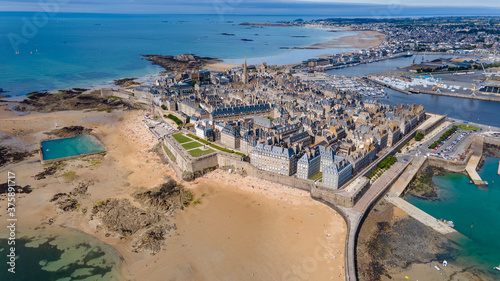 Vue aérienne de Saint Malo Intramuros photo