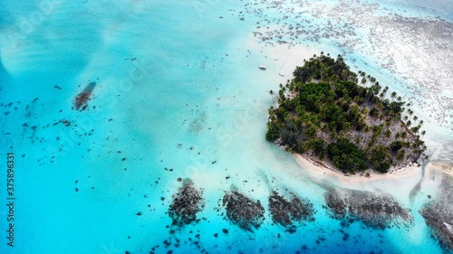 Fototapeta Naklejka Na Ścianę i Meble -  beautiful small Island in the Tuamoto From Bora Bora South Pacific. Make Whit Drone 