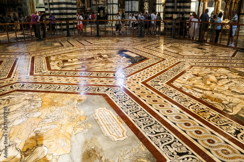 Tableau sur toile Gorgeous close-up view of the inlaid marble mosaic floor of the transept in the Siena Cathedral