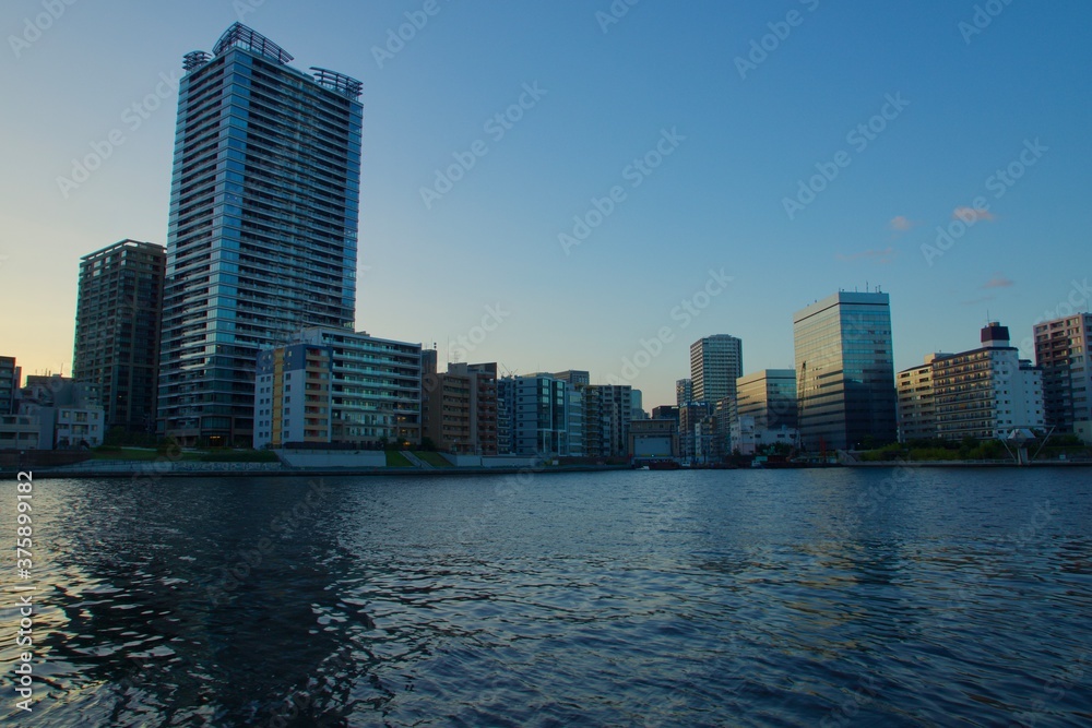 隅田川夕景 対岸のタワーマンション 夕焼け
佃島公園からの眺め 隅田川夕景 対岸のタワーマンション 夕焼け
佃島公園からの眺め