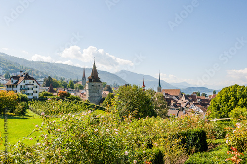 Stadt Zug, Stadt, Zug, Altstadt, Kapuzinerturm, Stadtmauer, St. Oswald, St. Michael, Kirche, Guggi, Rosengarten, Spazierweg, Zugerberg, Berge, Rigi, Sommer, Zentralschweiz, Schweiz photo