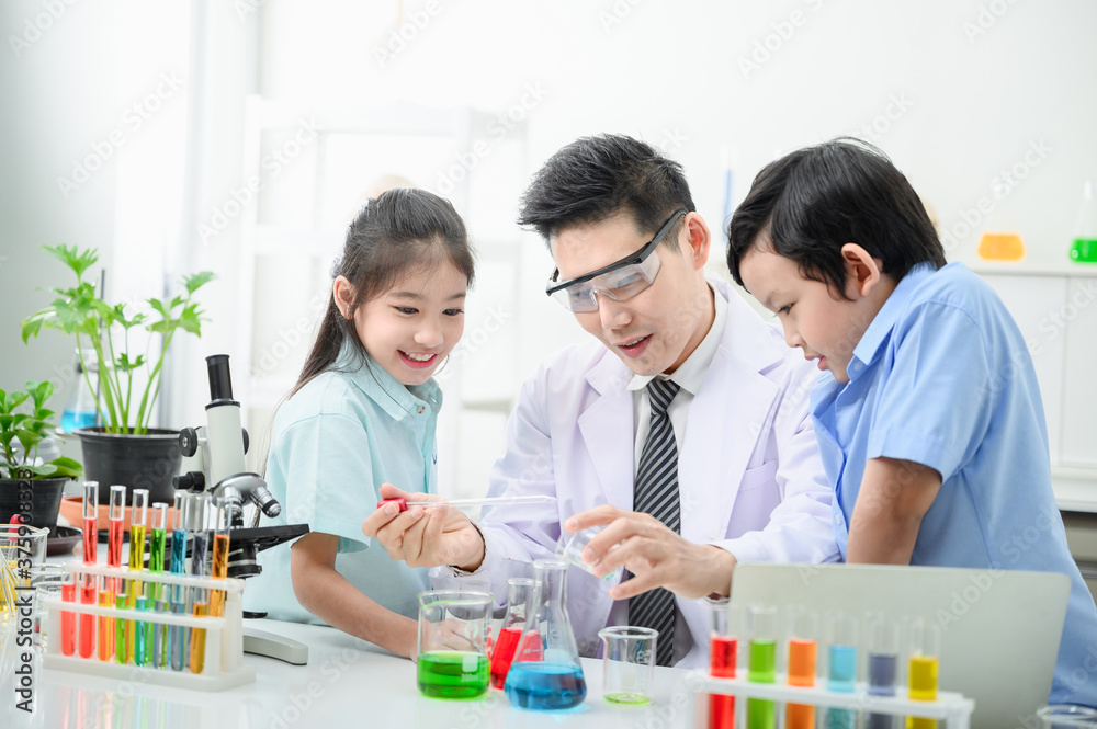 Scientists are advising children to conduct experimental studies. Scientists are advising children to conduct experimental studies.