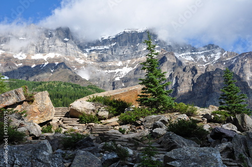 Montañas rocosas en Canadá photo
