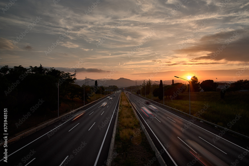 Atardecer en la autopista