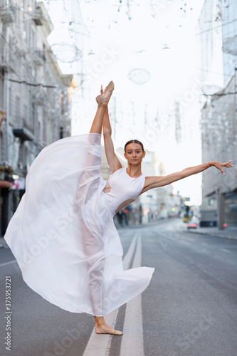 dancer ballerina in pointes in the city