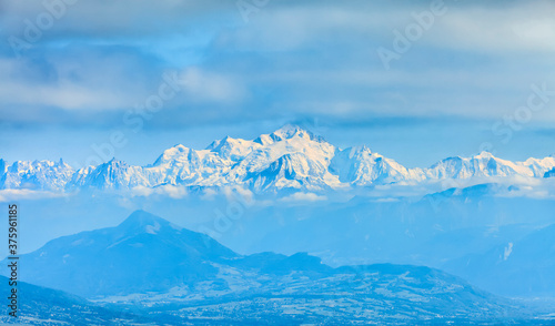 Mont Blanc Massif © Provisualstock.com