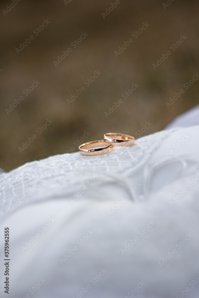Obraz premium gold rings on the white cushion to be worn at the wedding