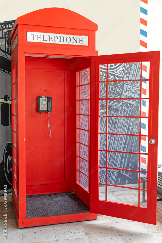 Obraz premium Red Telephone Booth